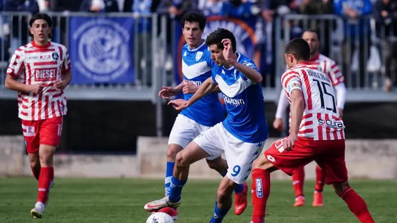 Stefano Moreo contro il Vicenza - Foto New Reporter Nicoli © www.giornaledibrescia.it