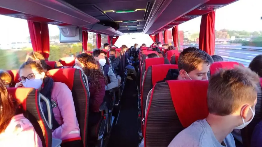 I ragazzi bresciani sugli autobus, in viaggio verso Roma