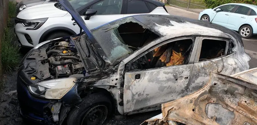 Tre le auto incendiate nella frazione Campoverde di Salò