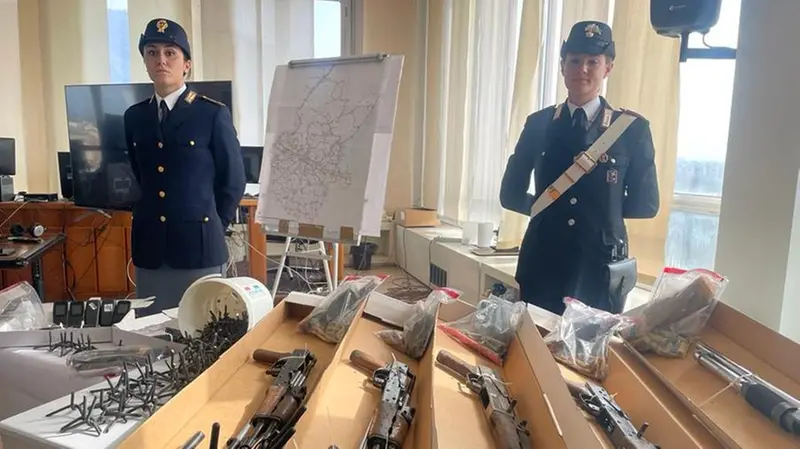 Le armi sequestrate nel corso del blitz a Cazzago San Martino