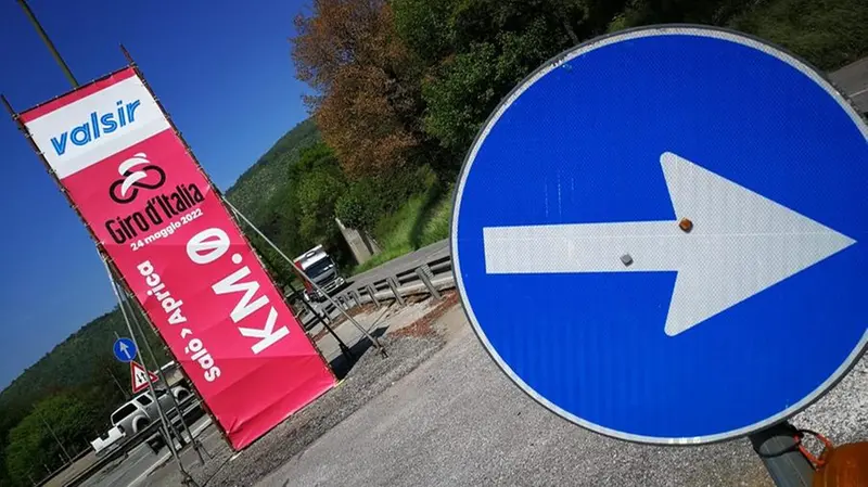 Chilometro zero: già allestito il punto dell'avvio della corsa vera e propria a Carpeneda di Vobarno - © www.giornaledibrescia.it