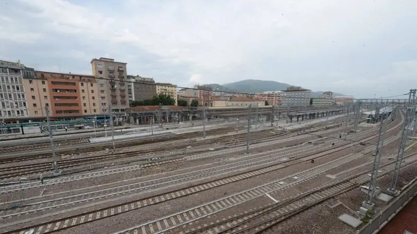 Una veduta dall'alto della stazione di Brescia - Foto Marco Ortogni/Neg © www.giornaledibrescia.it