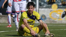 Uno sconsolato Davide Bosio: per l’attaccante gialloblù un paio di occasioni non concretizzate - © www.giornaledibrescia.it