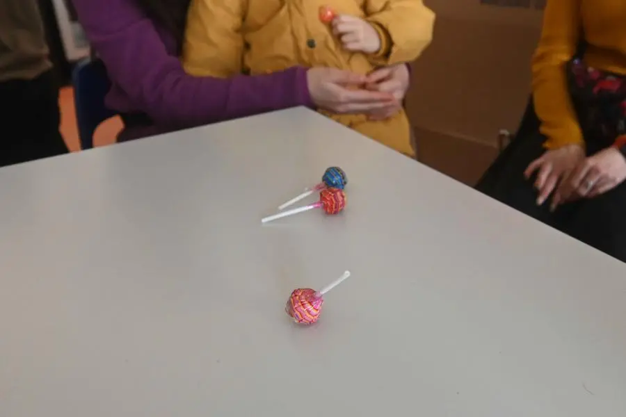 Le mamme e i bimbi accolti nelle scorse ore dalla Croce Rossa di Brescia