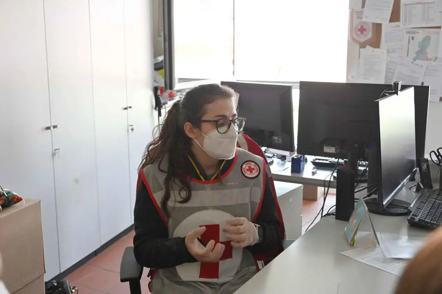 Le mamme e i bimbi accolti nelle scorse ore dalla Croce Rossa di Brescia