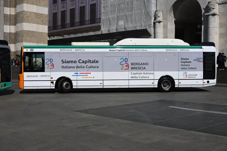 I due nuovi autobus presentati da Brescia Mobilità