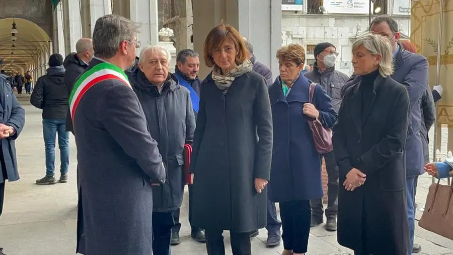Il ministro Marta Cartabia rende omaggio alle vittime della Strage di piazza della Loggia
