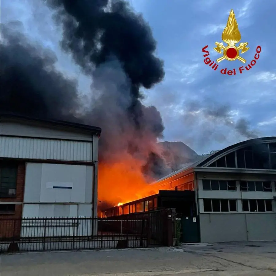 Fiamme nello stabilimento di Gardone Vt
