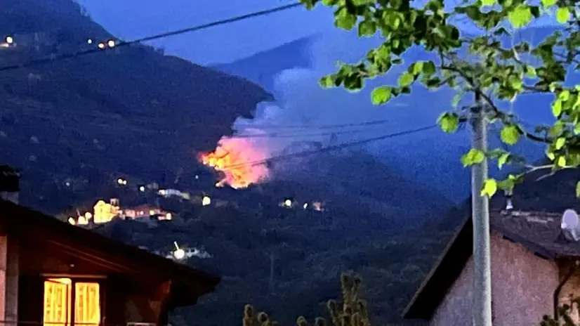 Le immagini dell'incendio
