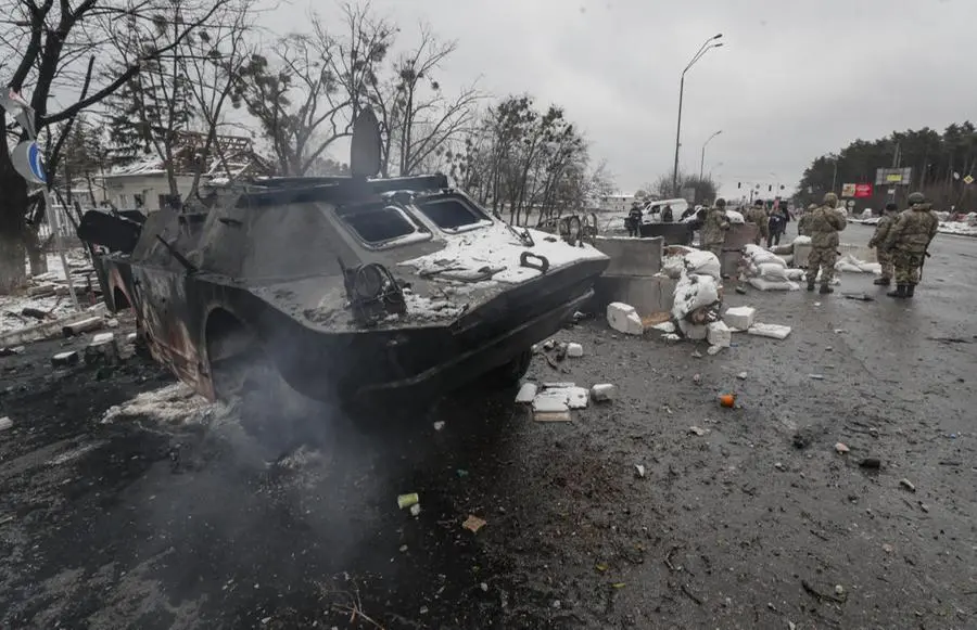 Un altro giorno di pesanti bombardamenti sulle città ucraine
