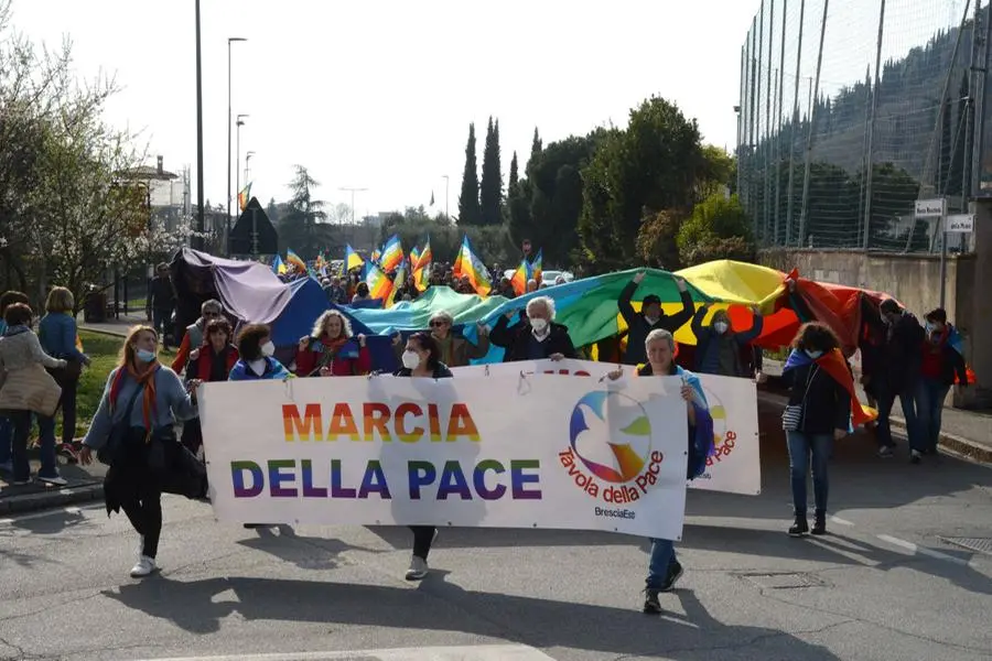 La marcia per la pace di domenica 20 marzo 2022 a Caionvico
