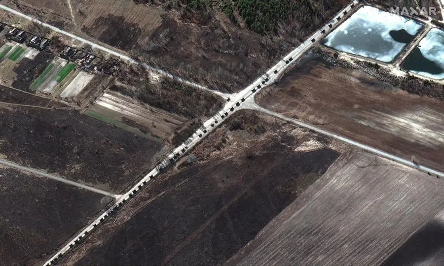 Ucraina, convoglio militare russo di 60 km ripreso da un satellite