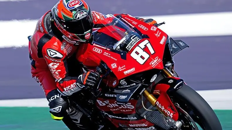 Un grande spavento per Zanetti qui sulla sua Ducati Panigale