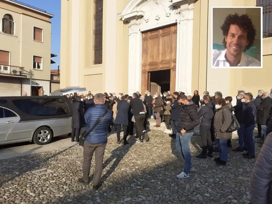 Ghedi: folla ai funerali di Francesco Scalvini, morto 5 anni dopo la rapina