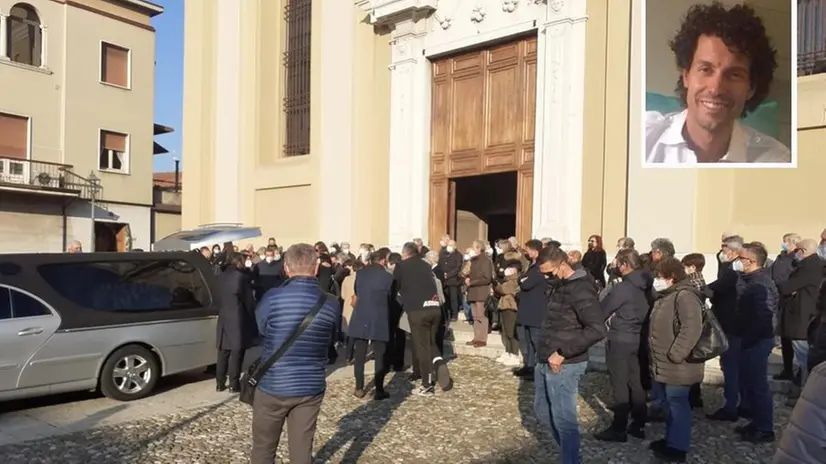 Ghedi: folla ai funerali di Francesco Scalvini, morto 5 anni dopo la rapina