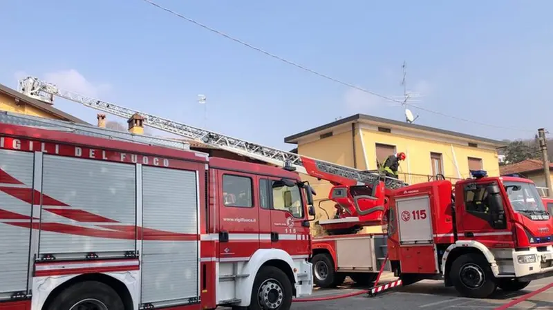 Rezzato, cascinale in fiamme