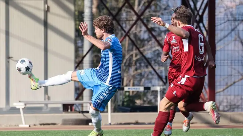 Il derby allo stadio Tassara tra Breno e Desenzano Calvina