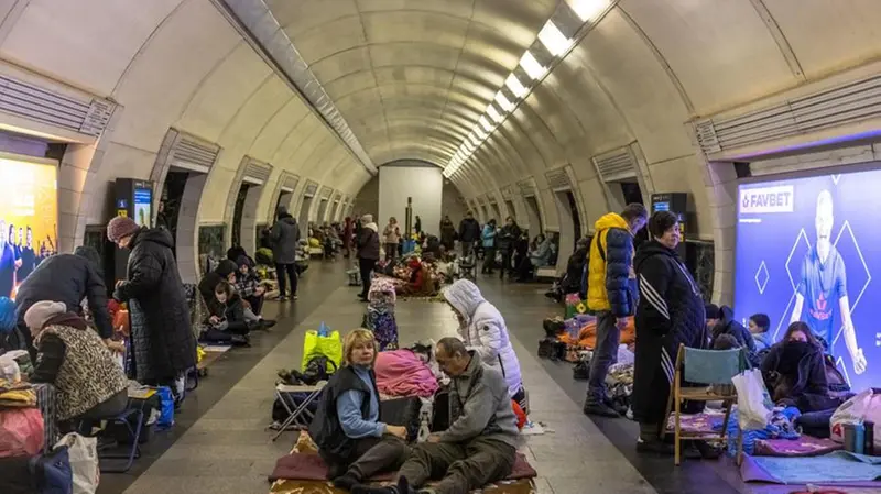 I cittadini di Kiev rifugiati nelle stazioni della metro la notte tra il 2 e il 3 marzo