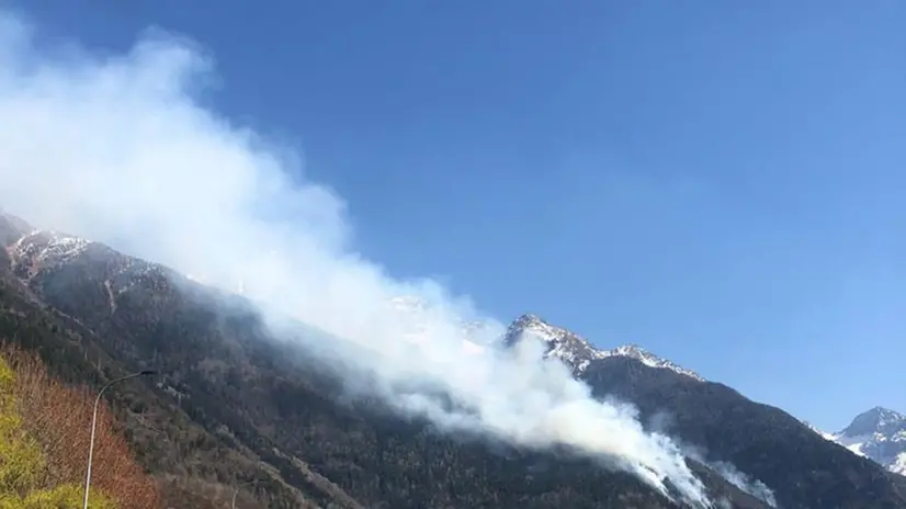 Le immagini dell'incendio