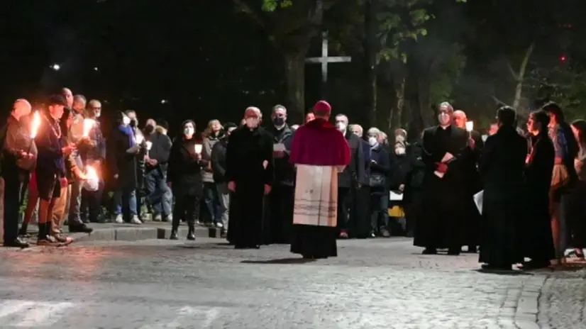 Alcuni momenti della Via Crucis di mercoledì sera