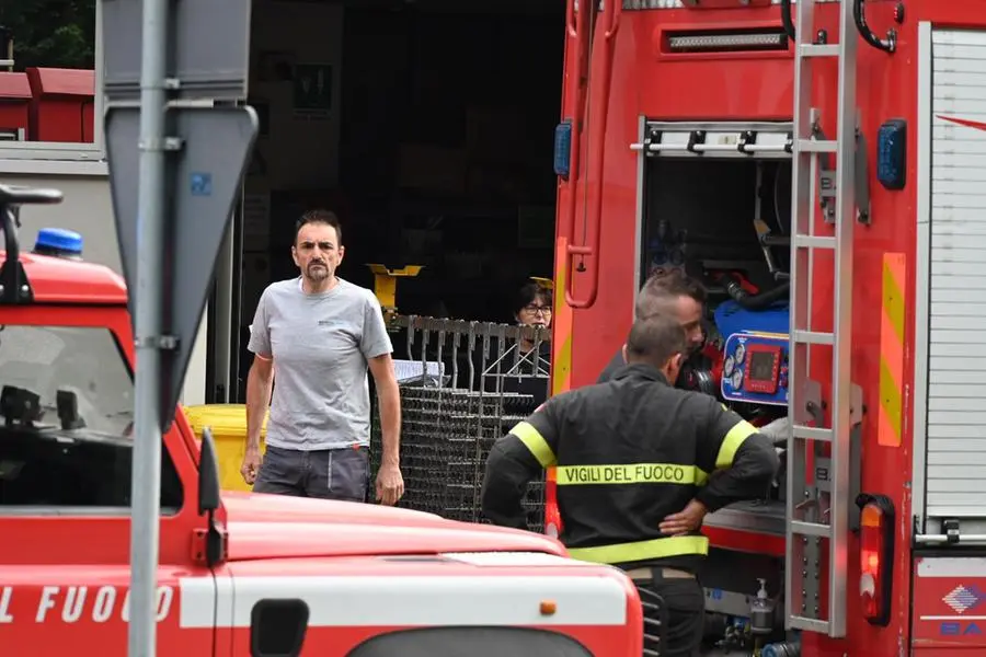 L'intervento dei Vigili del fuoco nella ditta a Gardone Valtrompia