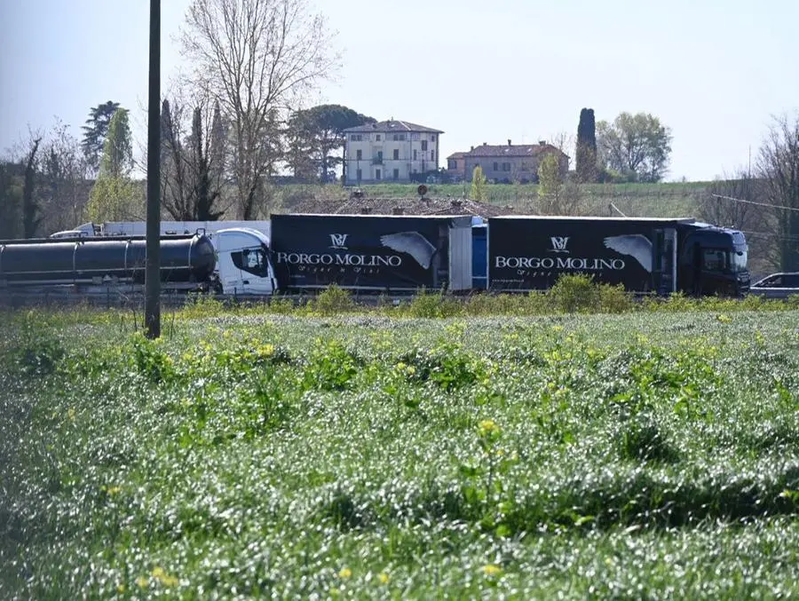 Incidente tra due camion in A4, in direzione Torino