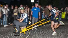 Due partecipanti alla Cariolada in una delle scorse edizioni a Rezzato - © www.giornaledibrescia.it