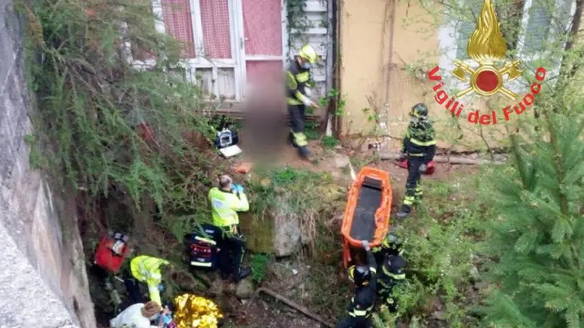Pontasio di Pisogne, 25enne precipita dal trattore sul ponte per 8 metri