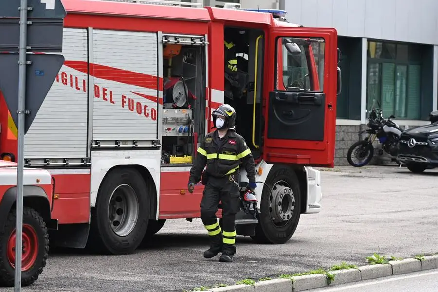 L'intervento dei Vigili del fuoco nella ditta a Gardone Valtrompia