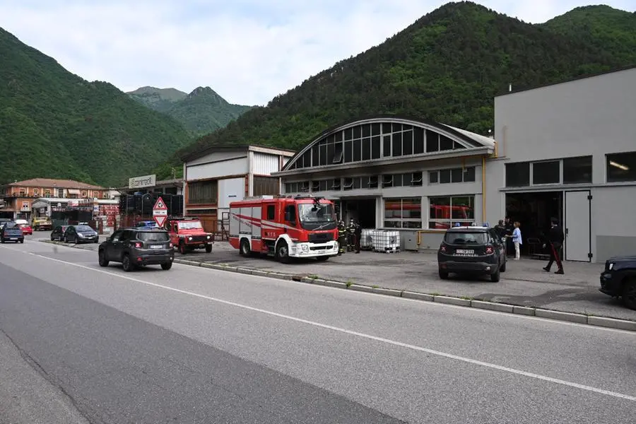 L'intervento dei Vigili del fuoco nella ditta a Gardone Valtrompia