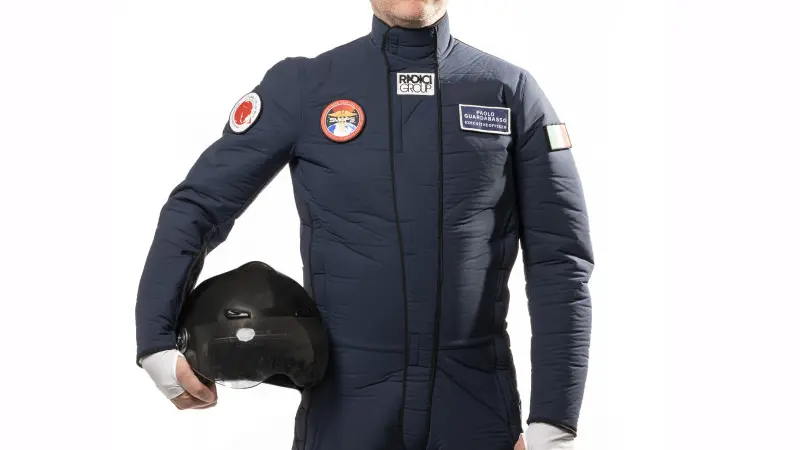 Come si presenterà la flight suit - © www.giornaledibrescia.it