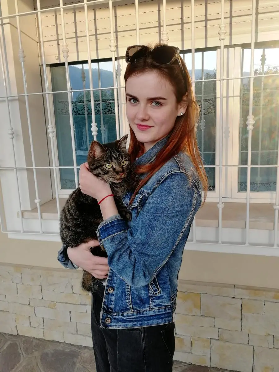 Masha con il suo gatto Lucas