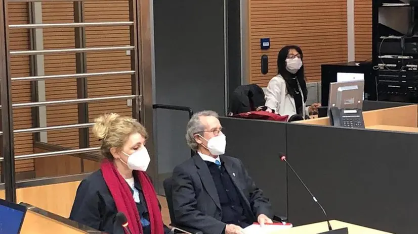 Cristina Cattaneo e Cesare Cibaldi al processo per la morte di Mario Bozzoli - Foto Ansa © www.giornaledibrescia.it