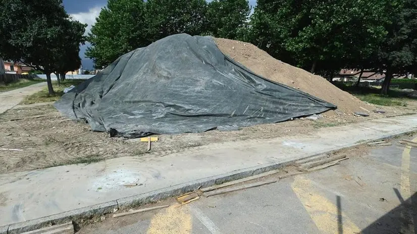 La terra, che era stata erosa dal parco di via Palermo, è contaminata da amianto e pcb - Foto © www.giornaledibrescia.it