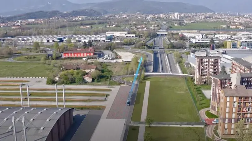 Un fermo immagine del video di Brescia Mobilità di presentazione del tram