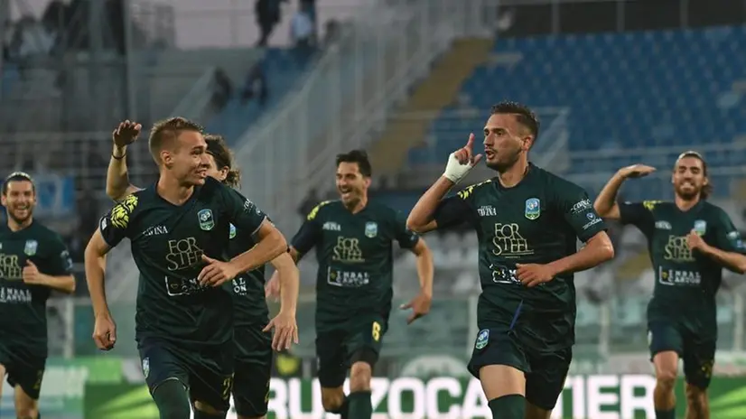 Di Molfetta dopo il gol valso il momentaneo 2-1 per i salodiani