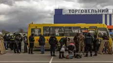 Cittadini di Mariupol arrivano a Zaporizhzia dopo essere stati evacuati -  Foto Epa/Ansa © www.giornaledibrescia.it