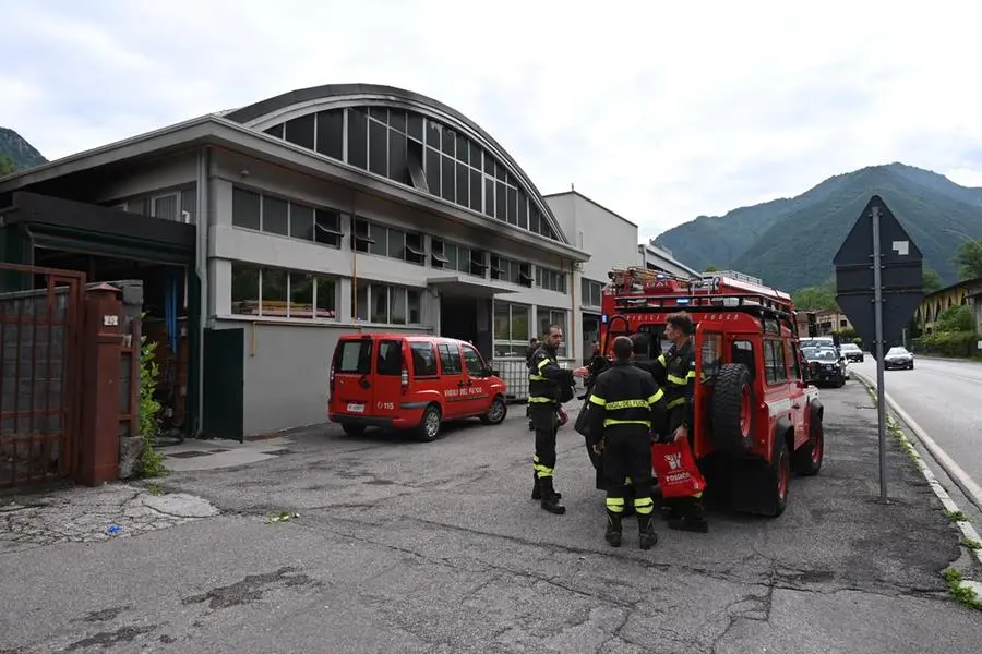 L'intervento dei Vigili del fuoco nella ditta a Gardone Valtrompia