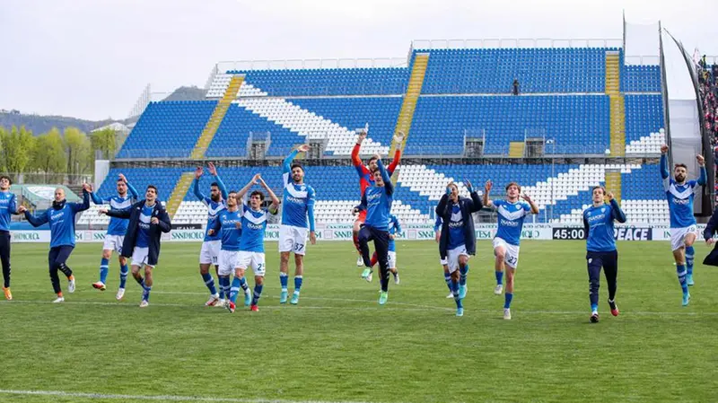 Una vittoria che dà morale alle rondinelle per questo rush finale di stagione - Foto New Reporter Nicoli  - © www.giornaledibrescia.it