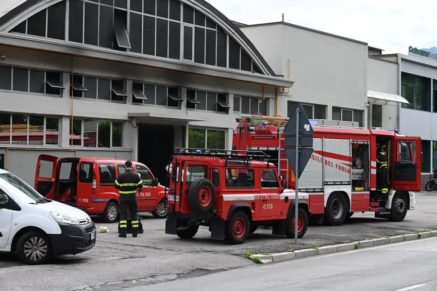 L'intervento dei Vigili del fuoco nella ditta a Gardone Valtrompia