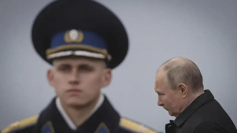 Putin durante la parata del 9 maggio - Foto Ansa/Epa © www.giornaledibrescia.it