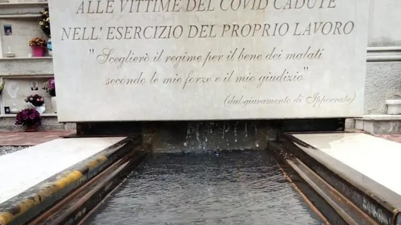 La fontana per le ceneri dei defunti realizzata a Lavenone - © www.giornaledibrescia.it
