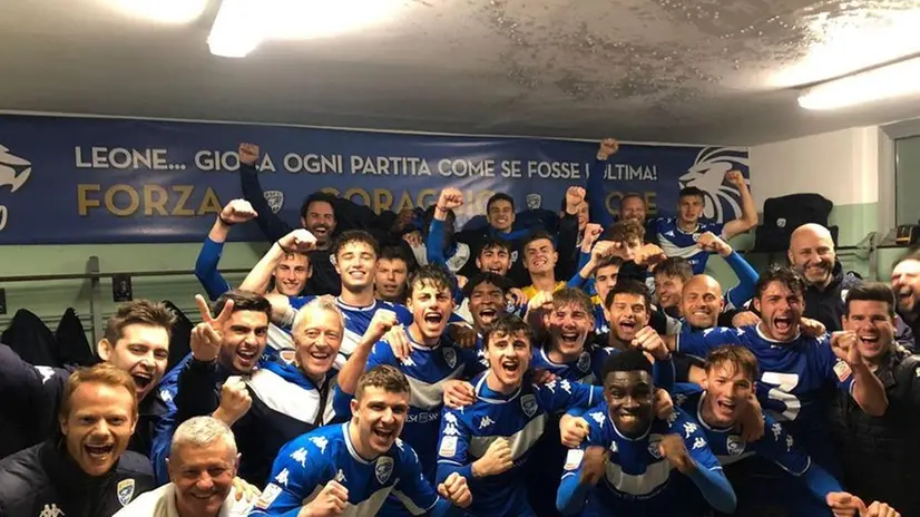 I ragazzi di Aragolaza festeggiano il quarto posto - © www.giornaledibrescia.it