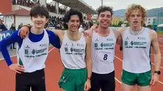 La 4x400 uomini: il quartetto dei cittadini del San Rocchino - © www.giornaledibrescia.it