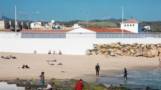 Tarifa, Spagna. L’opera di Vincenzo Parisi è del 2019 - © www.giornaledibrescia.it