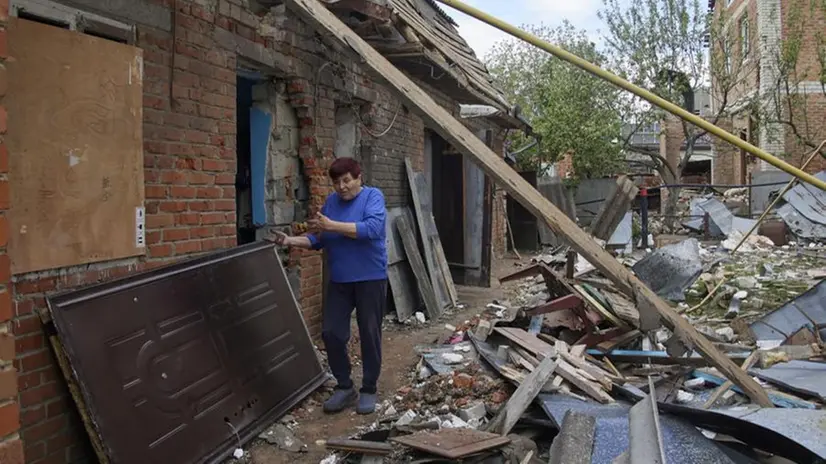 Un villaggio vicino a Kharkiv bombardato - © www.giornaledibrescia.it