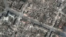 Una visione satellitare della devastazione di Mariupol - Foto Epa © www.giornaledibrescia.it