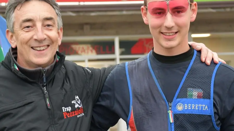 Con il papà: Lorenzo Ferrari protagonista sulle pedane di Lonato -  © www.giornaledibrescia.it