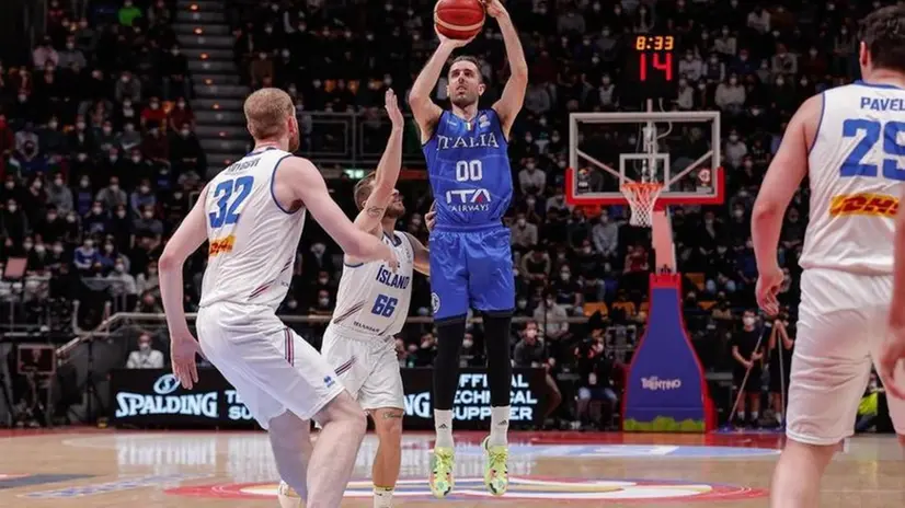 Amedeo Della Valle con la maglia della Nazionale - © www.giornaledibrescia.it