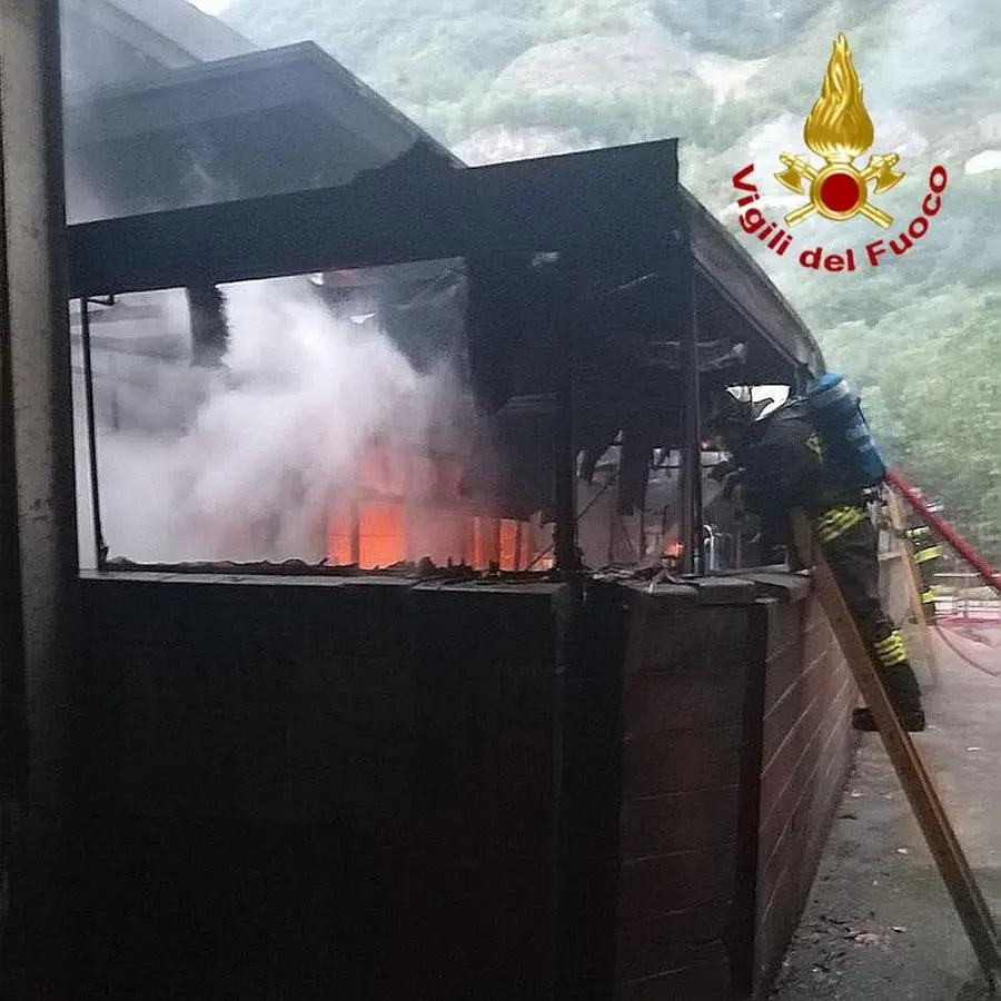 Fiamme nello stabilimento di Gardone Vt